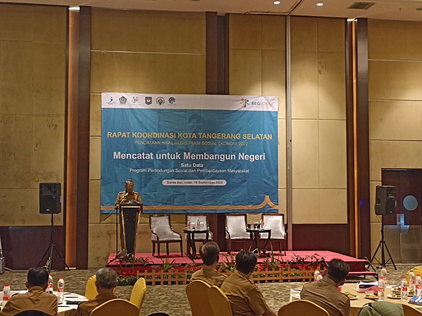 Bersama BPS, Pemkot Tangsel Bakal Segera Lakukan Pendataan Awal Sosial Ekonomi Masyarakat Wali Kota Tangsel bersama Kepala Badan Pusat Statistik (BPS) Tangsel, melakukan Rapat Koordinasi Daerah (Rakorda) Registrasi Sosial Ekonomi di Swiss-Belhotel, Serpong, Tangerang Selatan, Senin (19/9/2022). (tangselpos.id/mg-1)