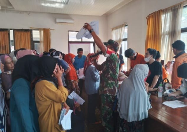 BLT BBM Di Kabupaten Tangerang Dibagikan ke 127.394 KPM Suasana pembagian BLT BBM di Kabupaten Tangerang beberapa hari lalu. (Ist)