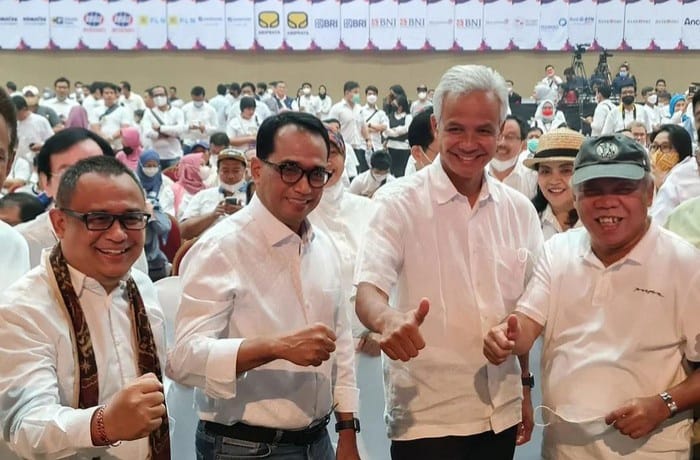 Ganjar Sabarnya Besar Ganjar Pranowo bersama Menhub Budi Karya Sumadi dan Menteri PU Basuki saat berada di acara Kagama Minggu (18/9). (Ist)