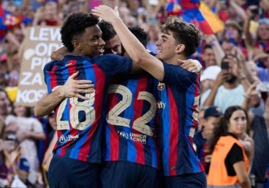 Hasil Liga Champions: Barca-Ajax Pesta Gol , Liverpool Kandas Perayaan kemenangan para pemain Barca. (Ist)