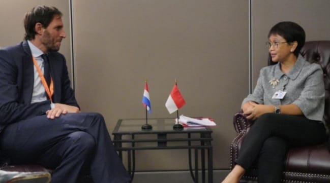 Jelang KTT G20, Menlu Retno Gencar Lobi Banyak Negara Menlu Retno Marsudi bersama Menlu Belanda Wopke Hoekstra di New York. (Ist)