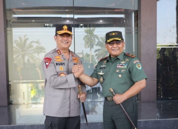 Jelang Pemilu 2024, Polda dan Korem Tingkatkan Sinergitas Kapolda Banten Irjen Pol Rudy Heriyanto dan Danrem 064 Maulana Yusuf Brigjen TNI Tatang Subarna. Foto ; Istimewa