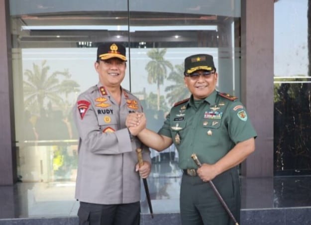 Kapolda Banten Irjen Pol Rudy Heriyanto dan Danrem 064 Maulana Yusuf Brigjen TNI Tatang Subarna. Foto ; Istimewa