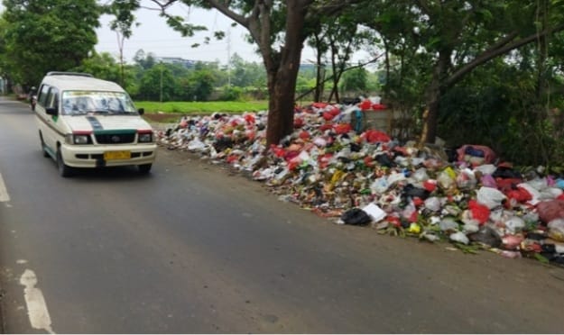 Menjelang Adipura Sampah Rapi Terus, Setelahnya Kurang Teratur Tumpukan sampah di Jalan Pembangunan 3 Kota Tangerang. (Ist)