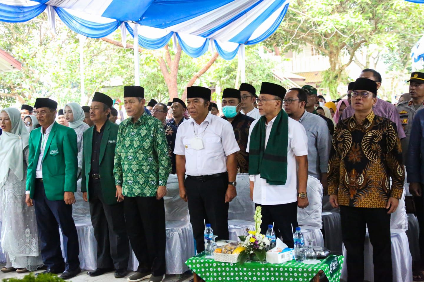 Pj Gubernur Banten Al Muktabar pada acara peletakan batu pertama Masjid Al Hudori Mathlaul Anwar Boarding School di Pandeglang. (Foto : Humas Pemprov)