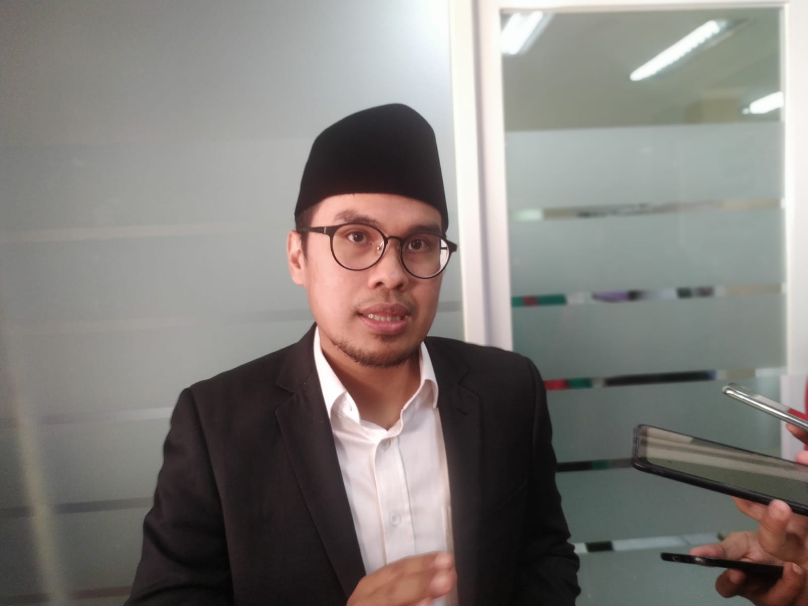 Ratusan Rumah di Ciputat Porak-poranda Disapu Angin Puting Beliung, Pemkot Siapkan Bantuan Wakil Wali Kota Tangsel, Pilar Saga Ichsan. (ist)