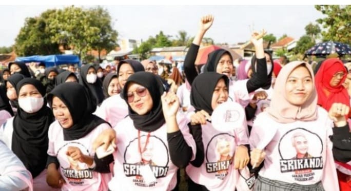 Ribuan Perempuan Banjiri Srikandi Fashion Art Festival Di Tegal Srikandi Ganjar Jateng kembali mengadakan Fashion Art Festival di Lapangan Desa Pesarean, Tegal, Jawa Tengah. (Ist)