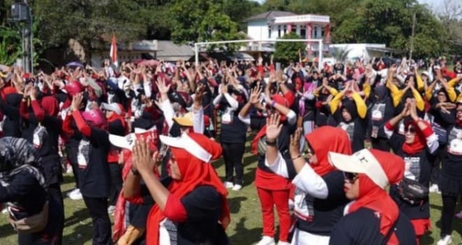 Sahabat Ganjar Banten menggelar senam bersama di Kabupaten Serang pada Minggu (4/9). Foto : Istimewa