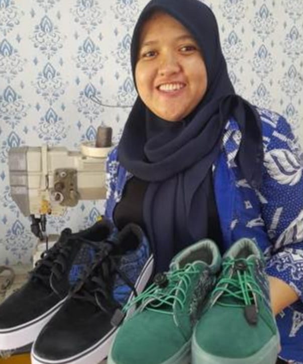 Sepatu Custom Dari Cikokol Tangerang Laris Manis Dipesan Hingga Luar Daerah Sepatu buatan UMKM Cikokol ini laris manis dipesan hingga luar daerah. (Ist)