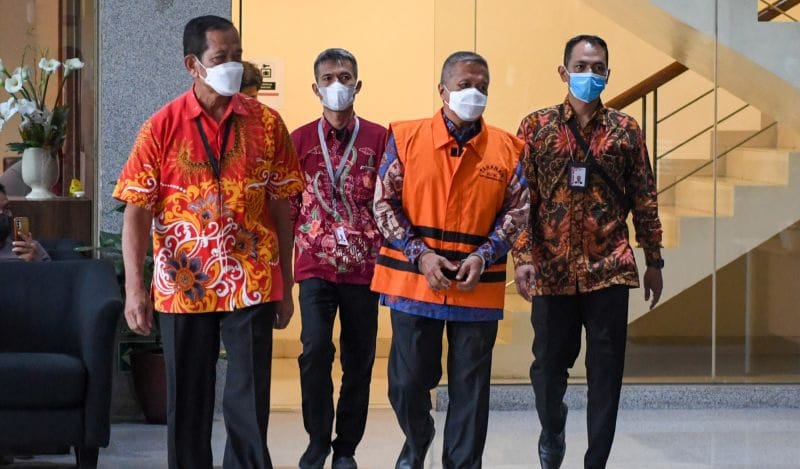Setelah 1 Hakim Agung Terima Suap Hakim Agung Sudrajat Dimyati (mengenakan rompi) saat berada di KPK. (Ist)