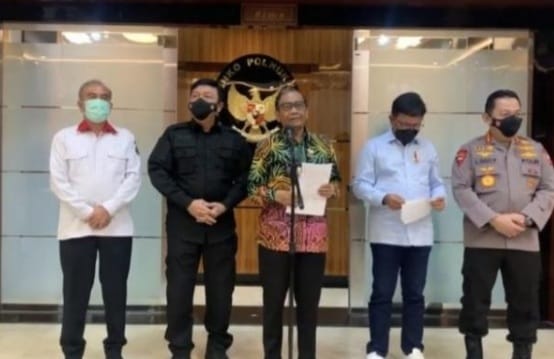 Menkopolhukam Mahfud MD memberikan konferensi pers terkait Bjorka. Foto : Istimewa