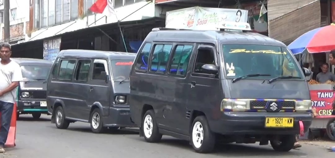 Angkutan umum di Pandeglang. Foto ; Istimewa