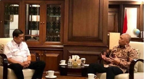 Direktur Utama Rakyat Merdeka/CEO RM Group Kiki Iswara saat melakukan wawancara eksklusif bersama Menteri Koperasi dan UKM Teten Masduki. (RM)