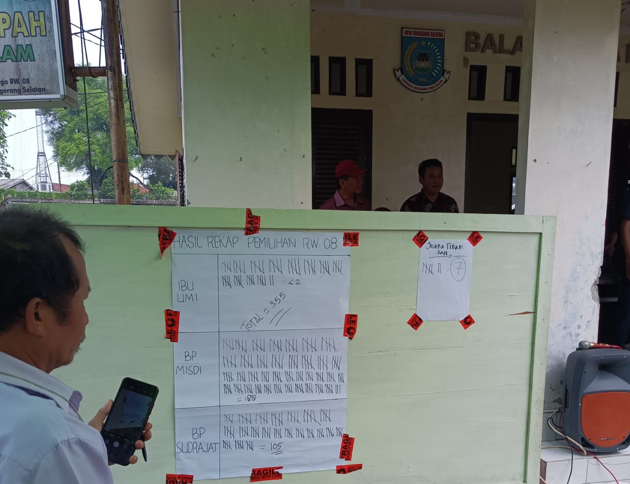 Visi & Misi Pakai Singkatan Nama, Calon Ketua RW 08 Kademangan Raih Suara Mutlak Nampak hasil akhir penghitungan suara pemilihan ketua RW 08, Kademangan, Tangsel. (tangselpos.id/ist)