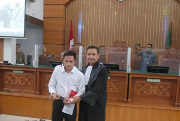 Bharada E Lebih Luwes Bharada E saat menjalani sidang perdana. (Ist)