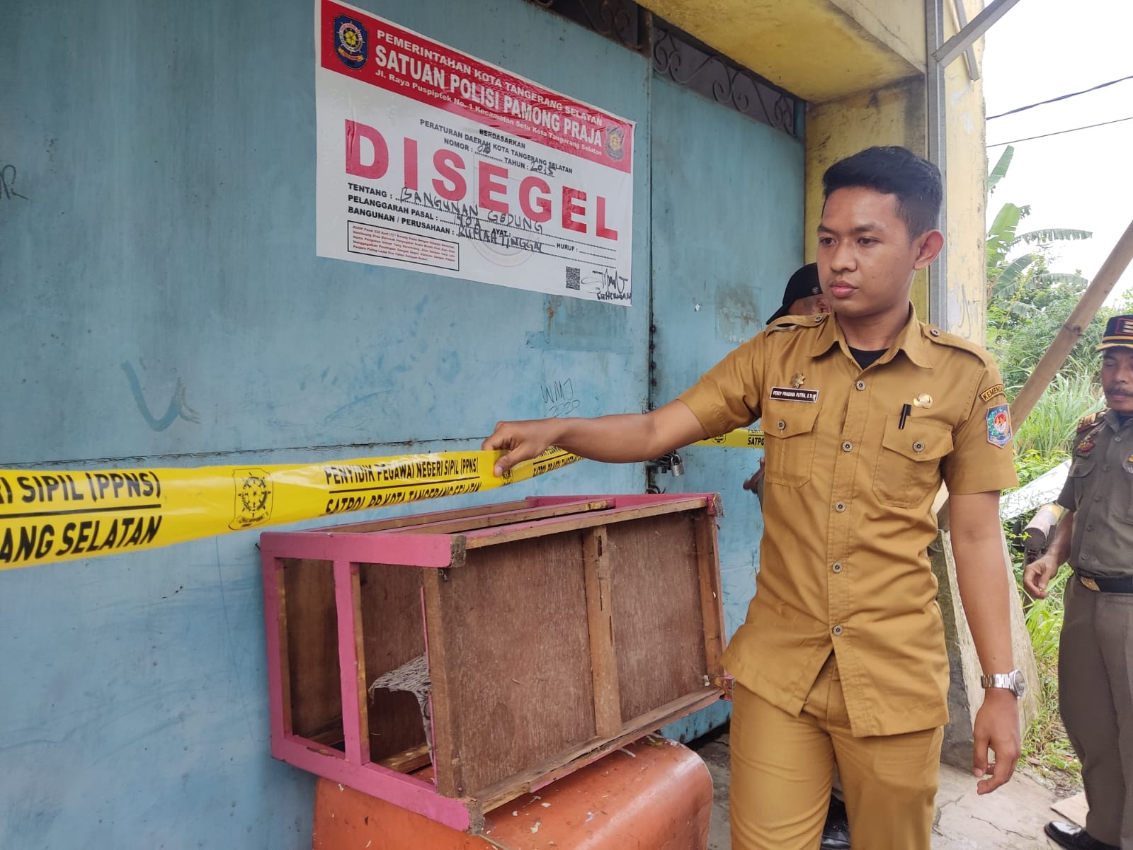 Dijadikan Tempat Prostitusi Online, Kontrakan di Pamulang Disegel Satpol PP Foto : Istimewa