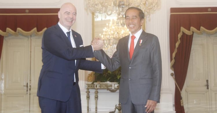 Presiden Jokowi dan Presiden FIFA Gianni Infantino di Istana Merdeka. (Foto : Setpres)