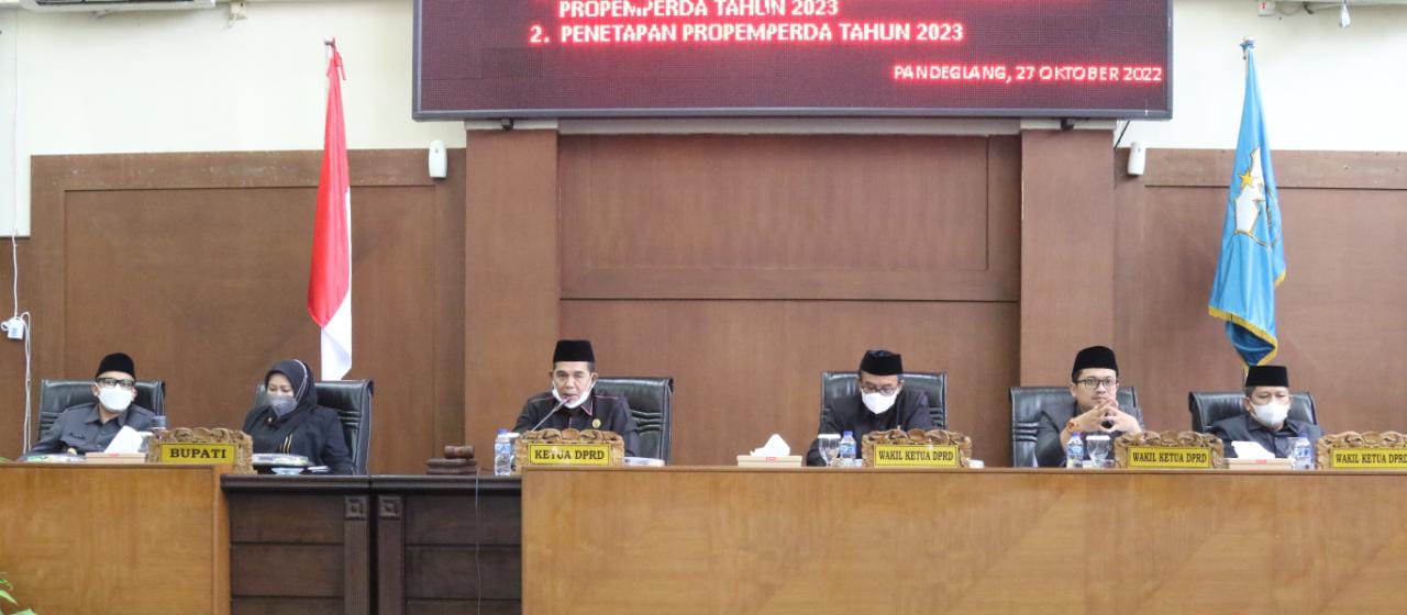 DPRD Pandeglang Tetapkan 10 Propemperda 2023 Suasana rapat paripurna laporan Bapemperda dan penetapan Propemperda 2023 di Gedung DPRD Pandeglang, Kamis (27/10/2022).(Istimewa)