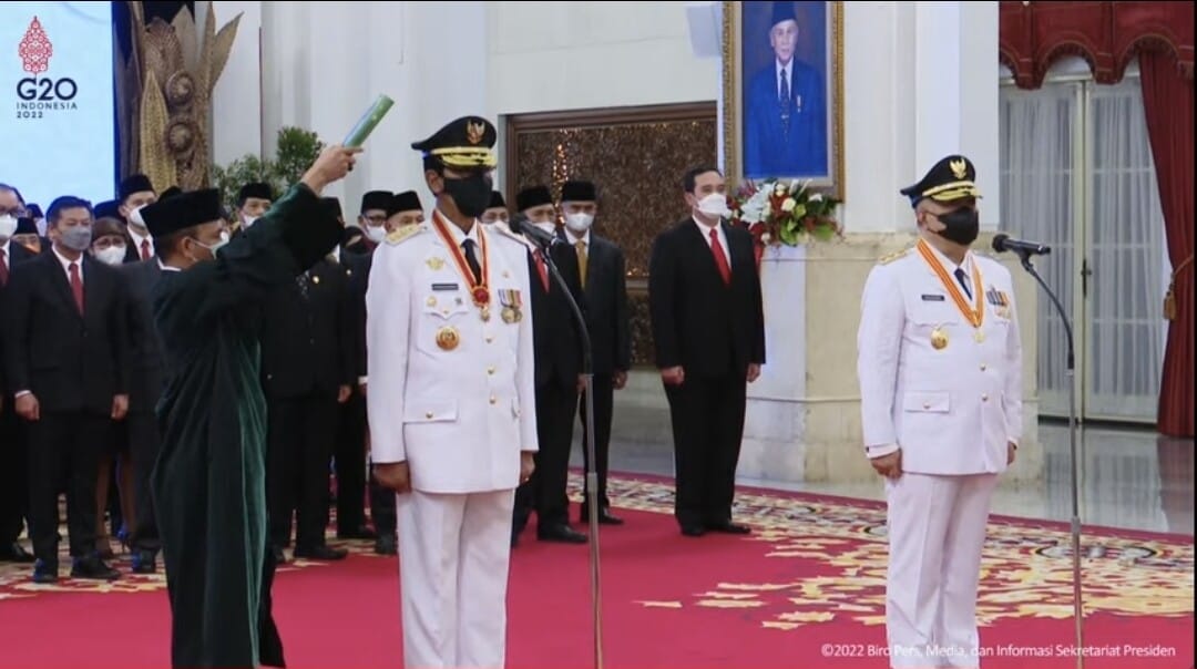 Jokowi Lantik Sri Sultan Hamengkubuwono X Dan KGPAA Pakualam X Sebagai Gubernur Dan Wagub DIY Presiden Jokowi bertempat di Istana Negara melantik Sri Sultan Hamengkubuwono X sebagai Gubernur DIY dan KGPAA Pakualam X sebagai Wakil Gubernur DIY. (Foto : Setpres)