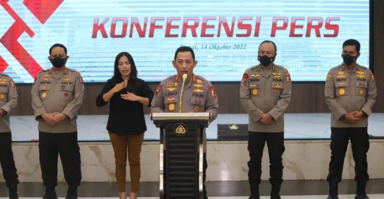 Kapolri Jenderal Listyo Sigit Prabowo saat memberikan konferensi pers terkait kasus narkoba yang melibatkan Irjen Teddy Minahasa. (Foto : RM)