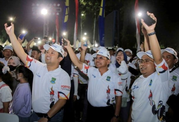 Wali Kota Tangerang, Wakil Wali Kota Tangerang dan Ketua DPRD Kota Tangerang pada acara hitung mundur di Taman Elektrik. Foto : Istimewa