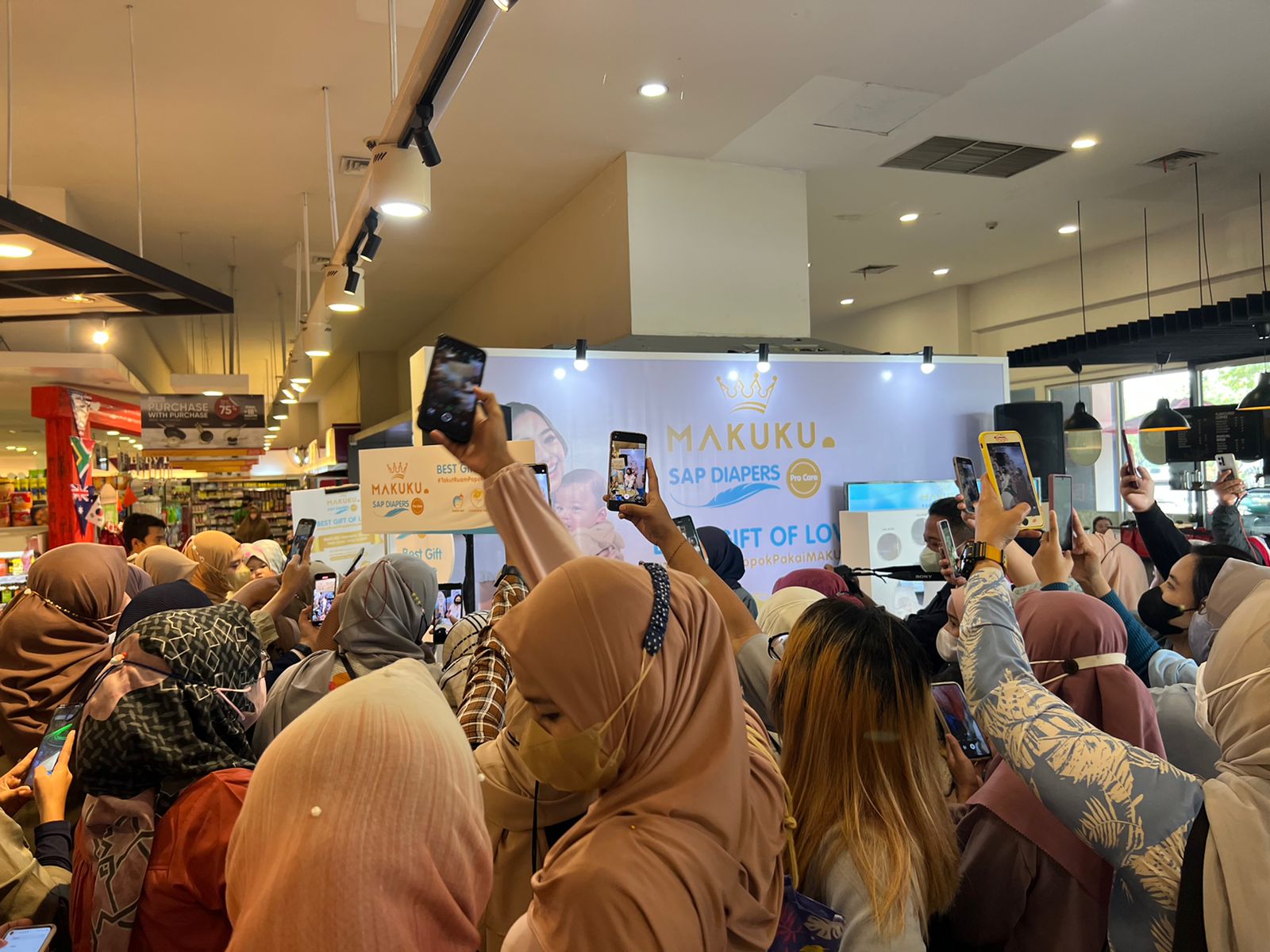 MAKUKU SAP Diapers Pro Care Diluncurkan, Ratusan Emak-emak Rela Antre di Tangerang MAKUKU SAP Diapers Pro Care Diluncurkan. (tangselpos.id/rmn)