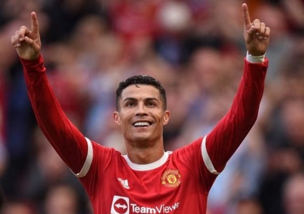 CR7 merayakan kemenangan setelah mencetak gol ke gawang Everton. (Ist)