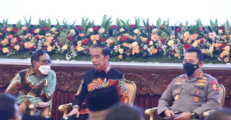 Sigit, Kapolri Yang Paling Banyak Ujiannya Kapolri Jenderal Listyo Sigit Prabowo saat mendampingi Presiden Jokowi pada acara di Istana Negara beberapa hari yang lalu. (Foto : Setpres)