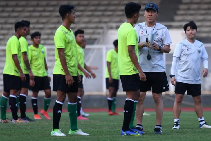 STY Fokus Perbaiki Skill Dasar Skuad Garuda Muda Shin Tae-yong bersama para pemain U 20. (Ist)