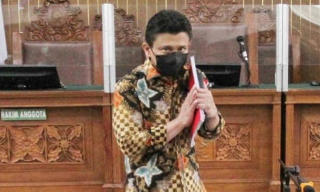 Tembak Kepala Brigadir J Yang Sedang Meregang Nyawa Ferdy Sambo saat hadir pada sidang di PN Jakarta Selatan pada Senin (17/10). (Ist)