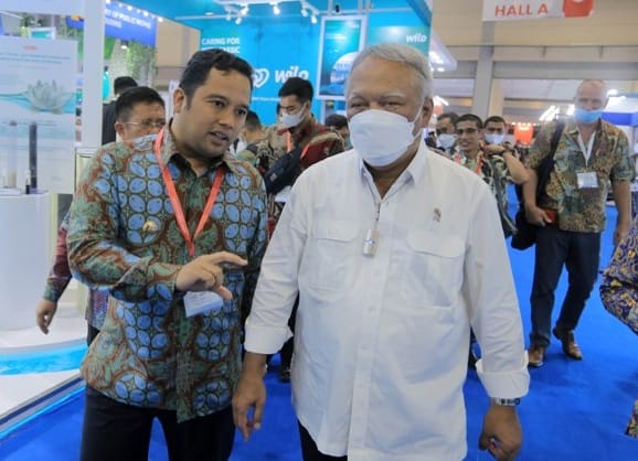 Terkait Pengelolaan Pintu Air 10 Cisadane Wali Kota Tangerang bertemu Menteri PUPR Basuki Hadimuljono disela acara Indowater Expo and Forum di JCC. Foto : Istimewa