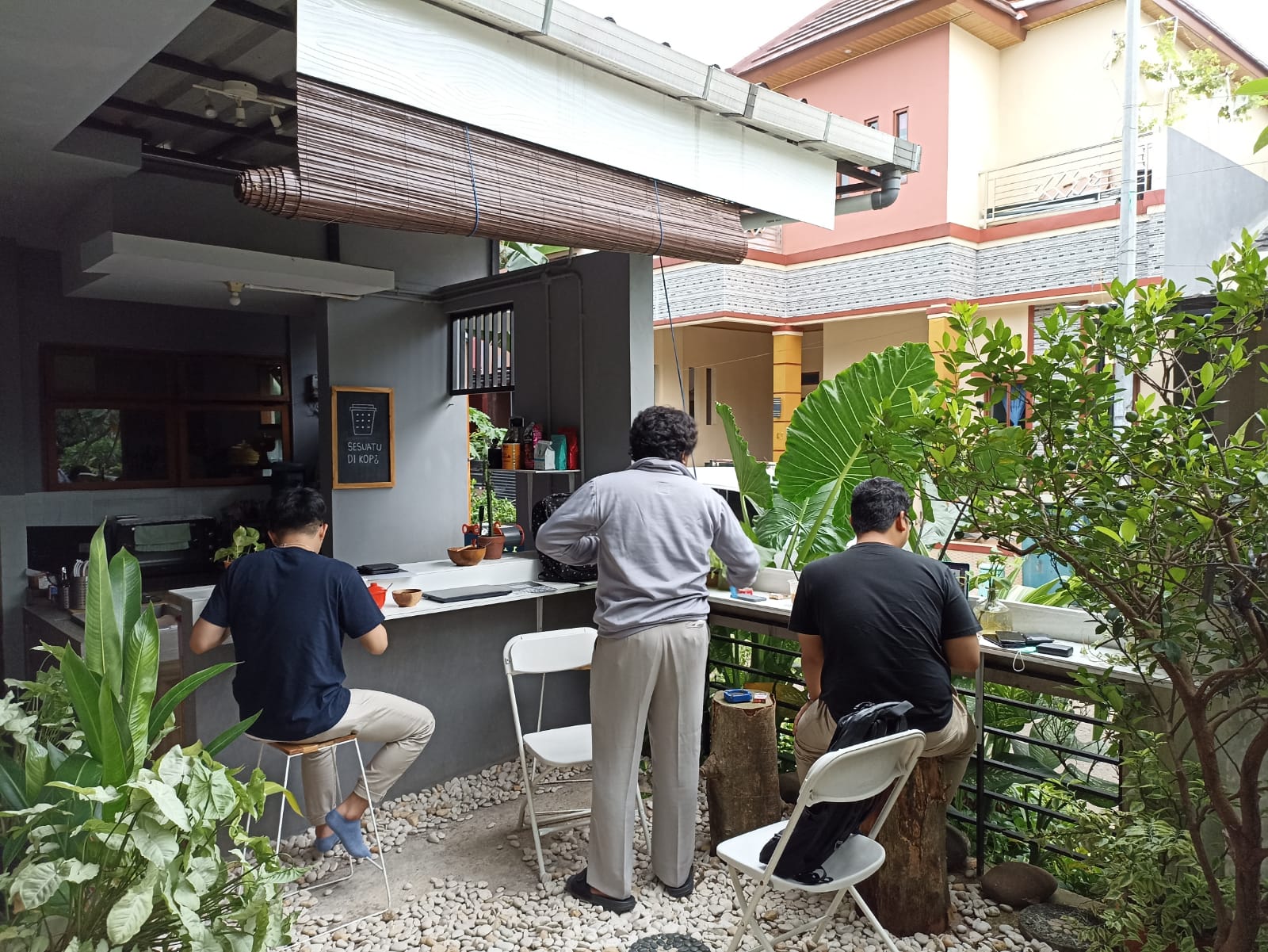 Unik! Kafe di Tangsel ini Seduh Kopi Pakai Pasir Panas Foto : Istimewa