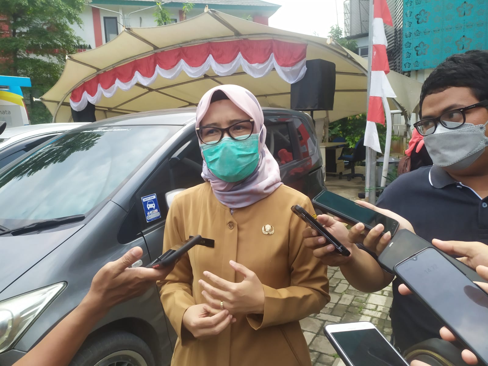 Kepala Dinkes Kota Tangsel, Allin Hendalin Mahdaniar saat diwawancarai awak media. (ist)