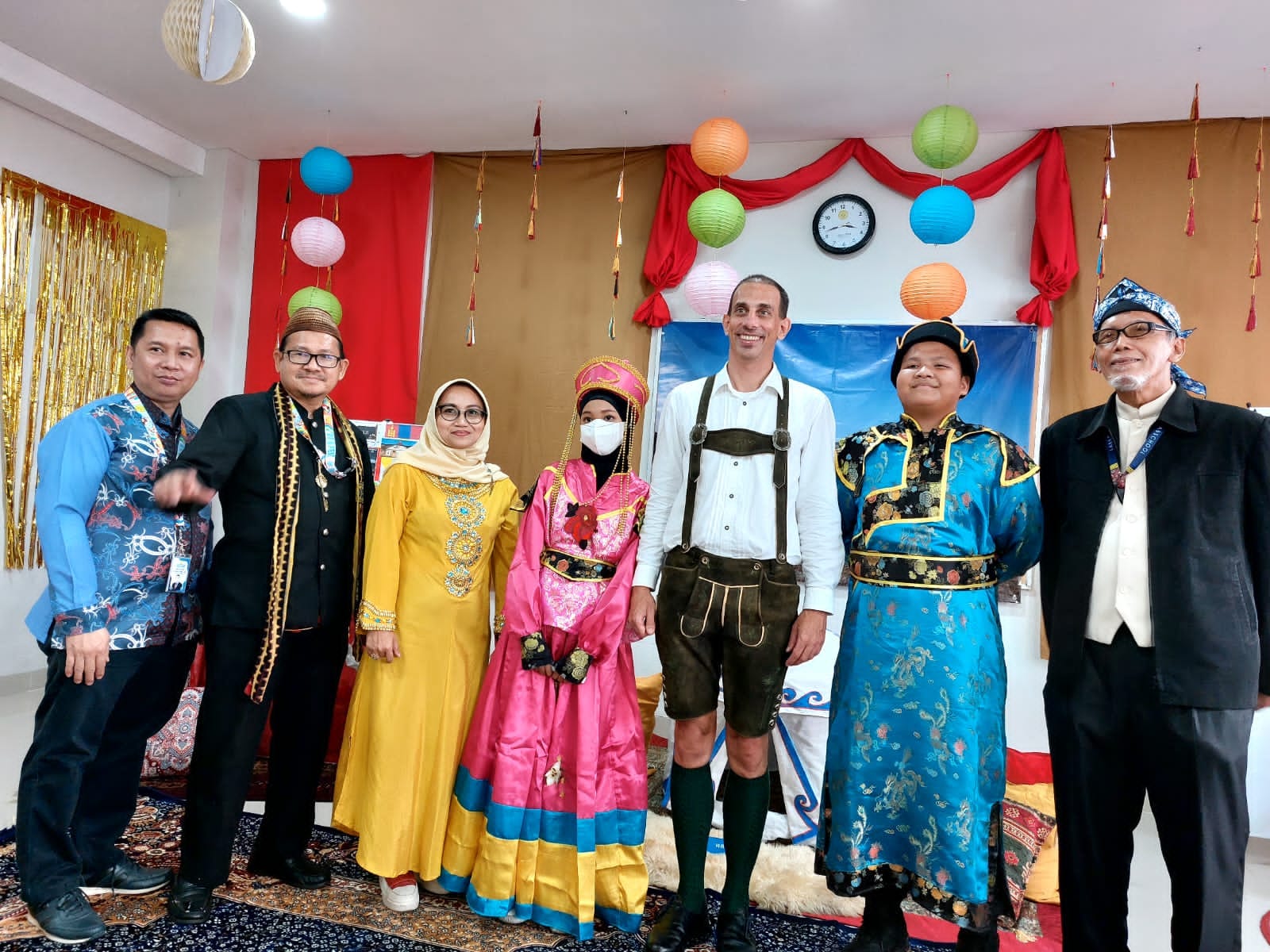 Antusias Belajar Kebudayaan Asing, Siswa Labschool Cirendeu Ditanamkan Kebhinekaan Global Foto : Istimewa