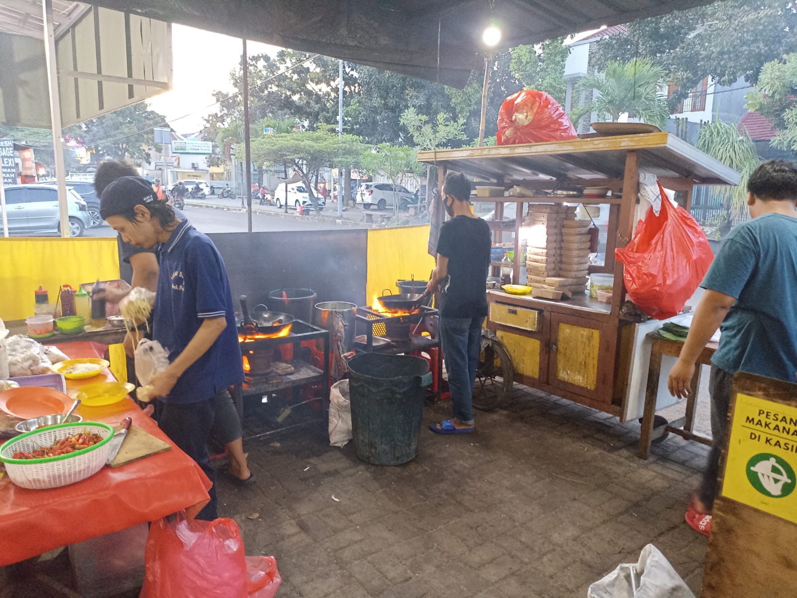 Bakmi Djowo Mbah Putri yang terletak di Jalan Kencana Raya No.17, Rawa Buntu, Tangerang Selatan. (tangselpos.id/mg1)