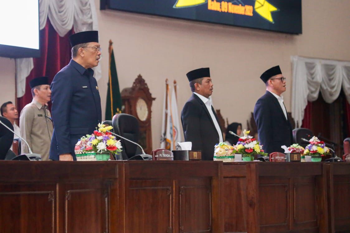 Sekda Provinsi Banten saat hadir pada Rapat Paripurna DPRD  Provinsi Banten, Rabu (9/11). (Foto : Humas Pemprov)