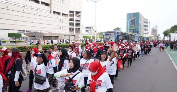 Di Area CFD, Ribuan Warga DKI Deklarasikan Dukungan Untuk Ganjar Pranowo Ribuan orang mengikuti senam Sahabat Ganjar di area CFD di Thamrin, Jakarta Pusat. Foto : Istimewa