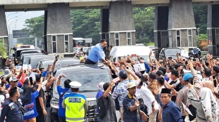 Disambut Meriah Dari Bandara Sampai Masjid Anies Baswedan disambut warga Medan. (Ist)