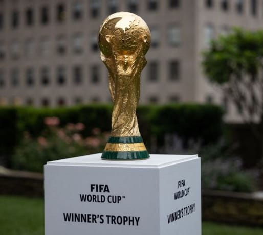 Ditangkap! Calo Tiket Piala Dunia Qatar 2022 Trophy Piala Dunia. (Ist)