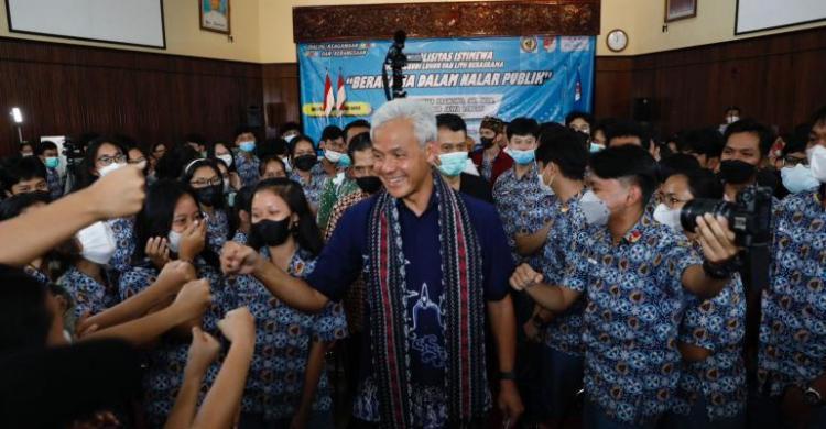 Ganjar Gayeng Bareng Ratusan Pelajar Bahas Moderasi Beragama Ganjar Pranowo saat menjadi pembicara di SMA Pangudi Luhur Vab Lith, Muntilan, Jawa Tengah. (Ist)