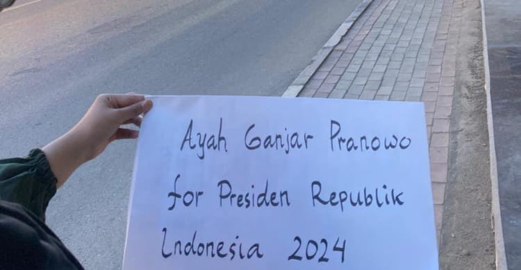 Ganjar Milenial Sumut Berangkatkan Mahasiswi Medan Lanjutkan Kuliah Di Mesir Foto : Istimewa