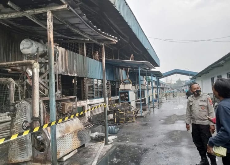Gedung Pres Sepatu Parkland Hangus Terbakar Gedung pres pembuatan sepatu Parkland yang hangus terbakar karena meledak nya tabung thermopack. Foto : Istimewa