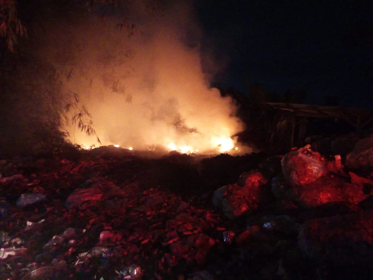 Gegara Bakar Sampah, Lapak Pengepul Limbah Plastik di Tangerang Ludes Kebakaran Foto : Istimewa