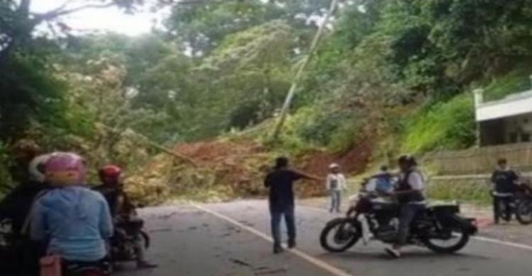 Jalur Puncak Cipanas tidak bisa dilalui kendaraan. Foto : Istimewa