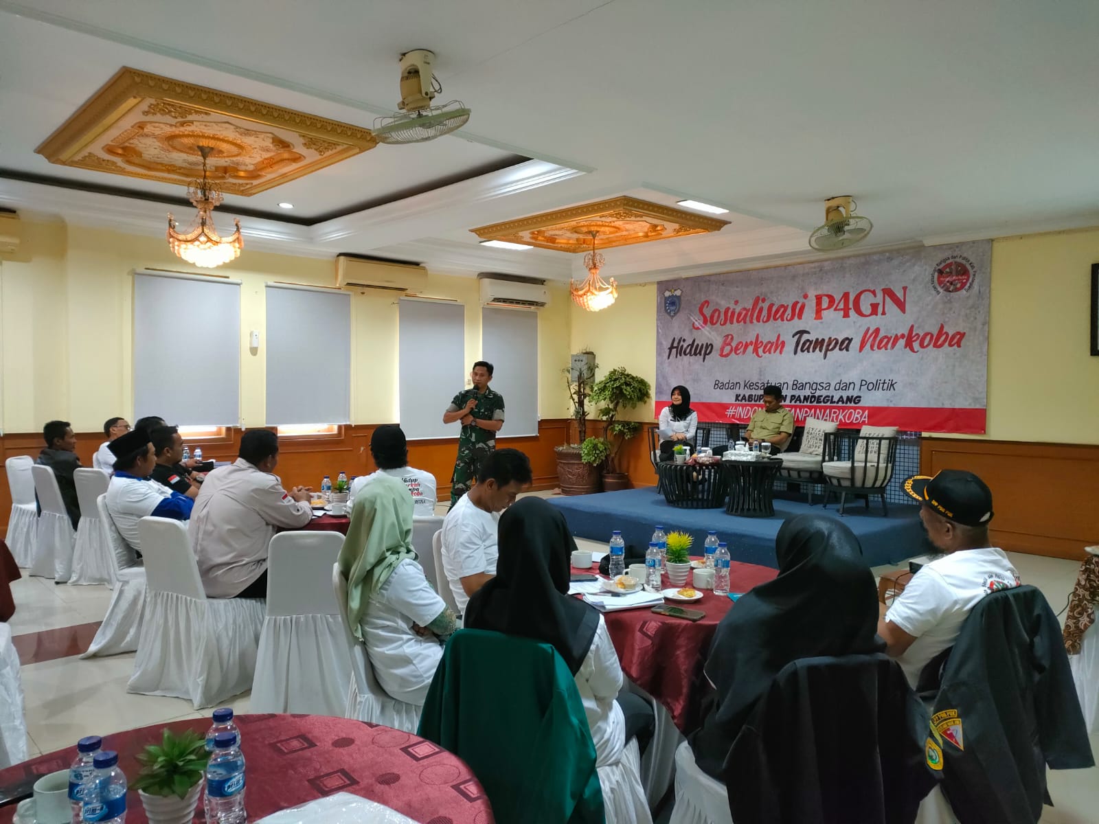 Kesbangpol Pandeglang Ajak Ormas Perangi Peredaran Narkoba Suasana sosialisasi P4GN terhadap organisasi kemasyarakatan yang digelar Bidang Ketahanan Ekonomi Sosial Budaya Agama dan Ormas, Badan Kesbangpol Kabupaten Pandeglang, di Hotel Rizki Pandeglang, Rabu (30/11/2022).(Istimewa)