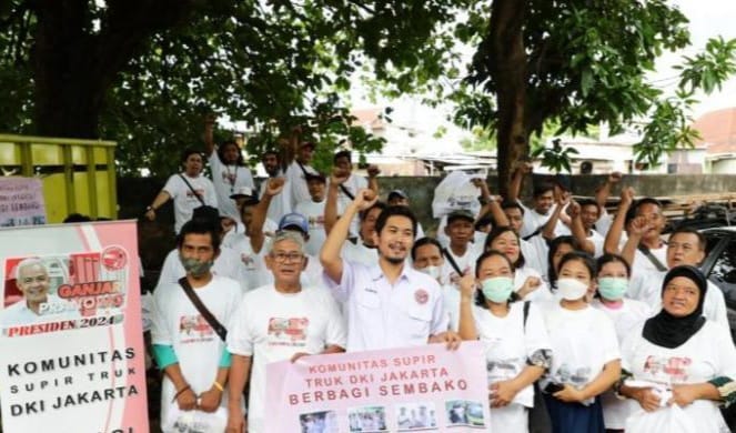 Komunitas Sopir Truk Jakarta Deklarasi Dukung Ganjar Presiden Komunitas supir truck DKI Jakarta dukung Ganjar Pranowo Capres 2024. Foto : Istimewa