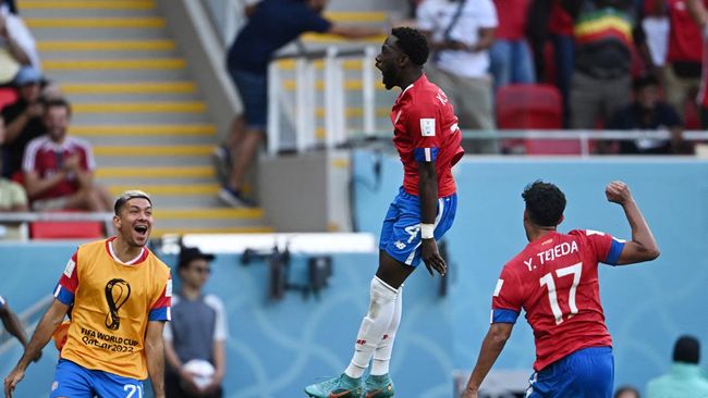 Kosta Rika Kalahkan Jepang 1-0, Peluang Maju 16 Besar Masih Terbuka Fuller pemain Kosta Rija pembobol gawang Jepang. Foto : Istimewa