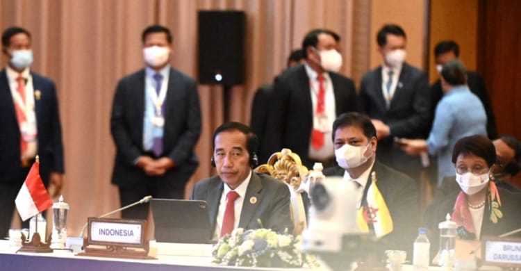 Presiden Jokowi pada acara KTT ASEAN-Rok ke 23 di Phnom Penh. (Foto : Setpres)
