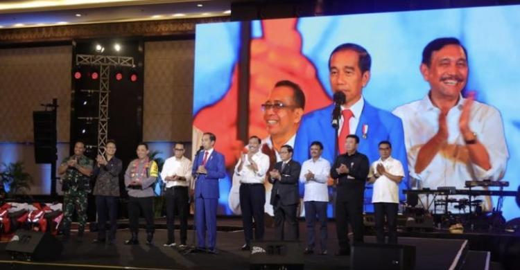 Luhut: Presiden Uni Emirat Arab Nggak Berhenti Muji-muji Jokowi Foto : Setpres