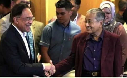 Mahathir Ucapkan Selamat Kepada Seteru Lama, Anwar Ibrahim (Foto : Istimewa)